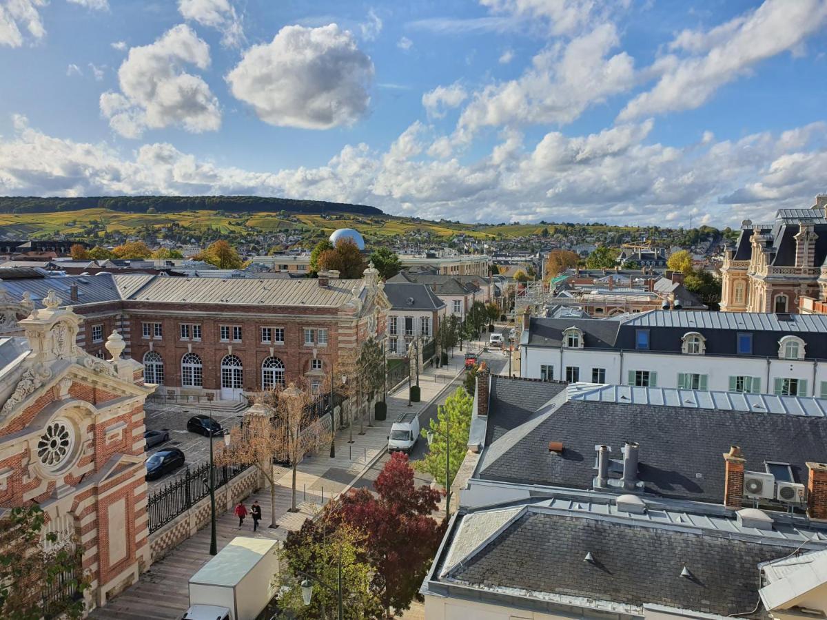 L'Epopee Panoramique - Parking - Avenue De Champagne - Epernayアパートメント エクステリア 写真