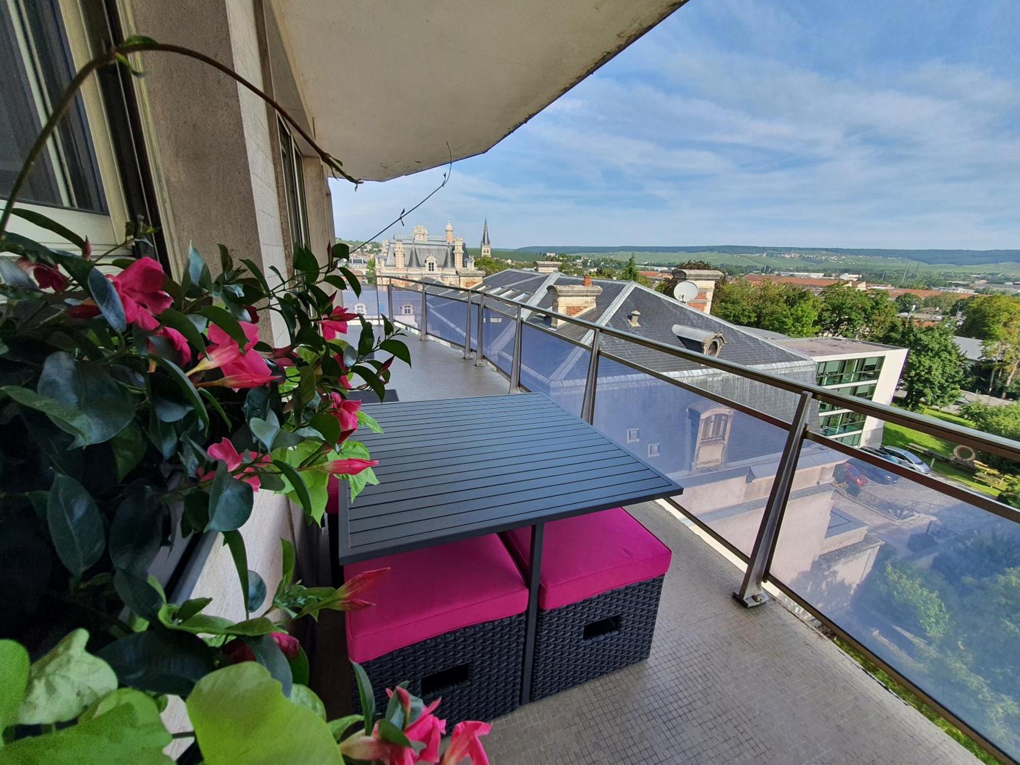L'Epopee Panoramique - Parking - Avenue De Champagne - Epernayアパートメント エクステリア 写真